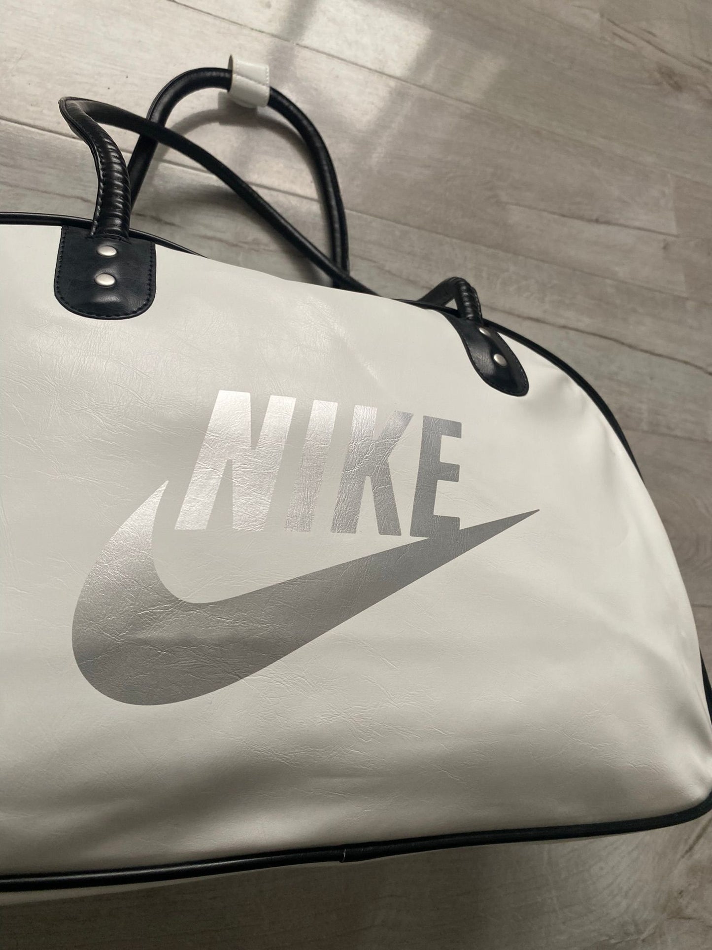 Nike Heritage SI Gym Club Bag Holdall White/Silver